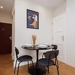 Charming Train Lines Apartman