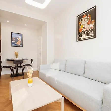 Charming Train Lines ブラチスラヴァ