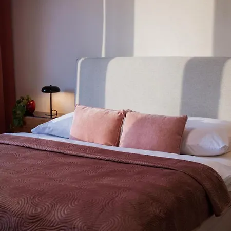 Charming Train Lines Apartamento Bratislava