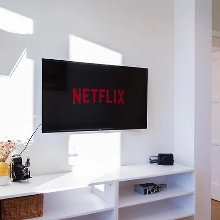 Charming Train Lines Apartment *