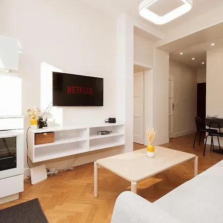 Charming Train Lines Apartamento