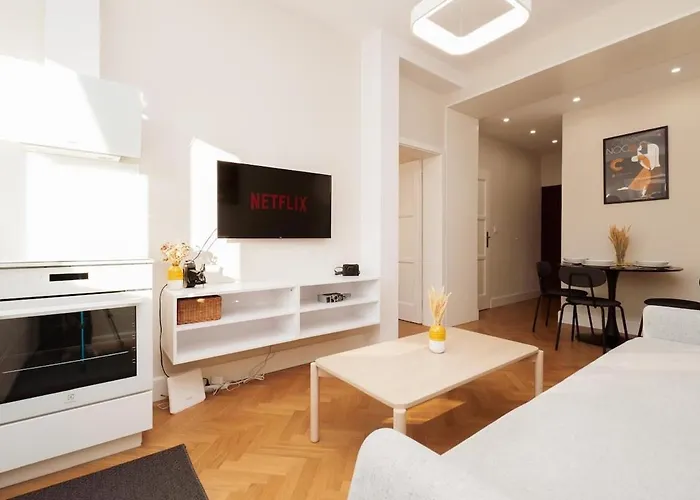 Charming Train Lines Appartement