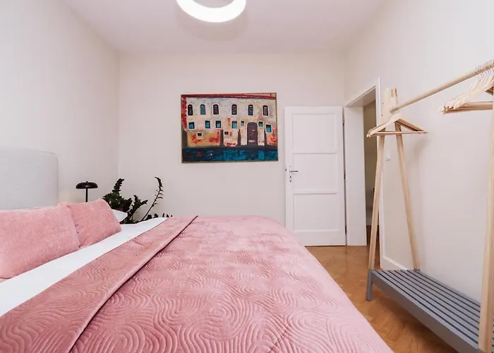 Charming Train Lines Appartement